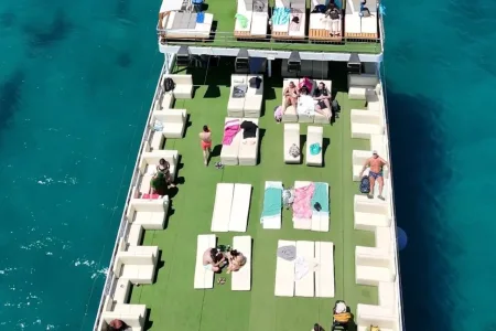Çeşme Tekne Turu: Ege’nin Maviliklerinde Unutulmaz Bir Gün